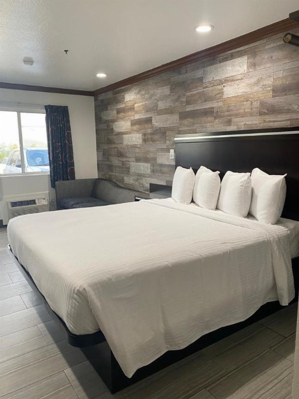 Starlight Inn Huntington Beach image 1